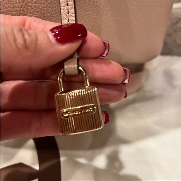 Michael Kors Mercer Huge Chain Tote - Picture 5 of 11